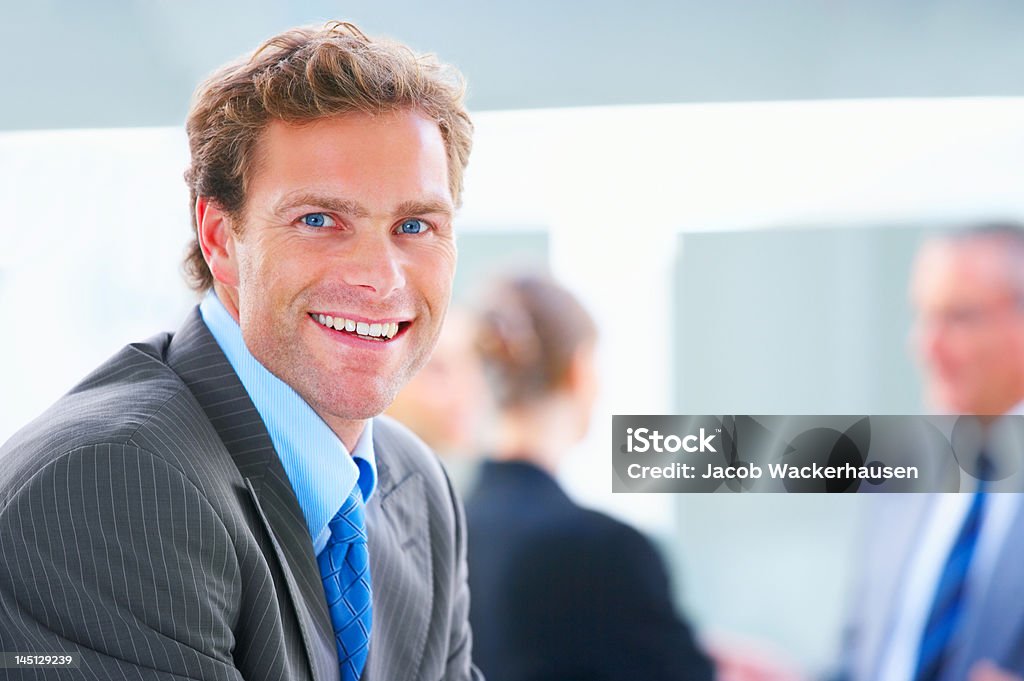 Close-up de um empresário sorridente - Foto de stock de 20 Anos royalty-free