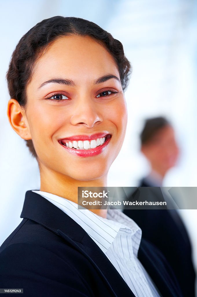 クローズアップの笑顔のビジネスウーマン - 20-24歳のロイヤリティフリーストックフォト