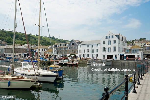 Mevagissey Porcie - zdjęcia stockowe i więcej obrazów Anglia - Anglia, Balustrada - Granica, Bar - Lokal gastronomiczny