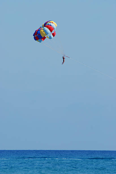 Parachuting above the sea Flight above the sea on a parachute para ascending stock pictures, royalty-free photos & images