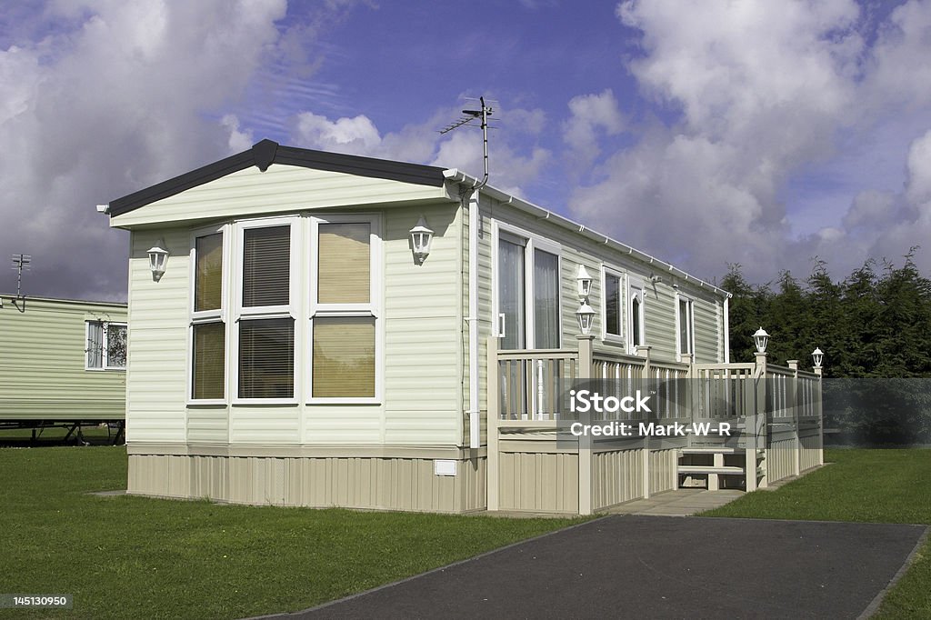 Static casa de vacaciones - Foto de stock de Caravana - Edificio prefabricado libre de derechos