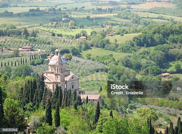 Vista De La Campiña Toscana Y La Catedral Foto de stock y más banco de imágenes de Aire libre - Aire libre, Ajardinado, Antiguo