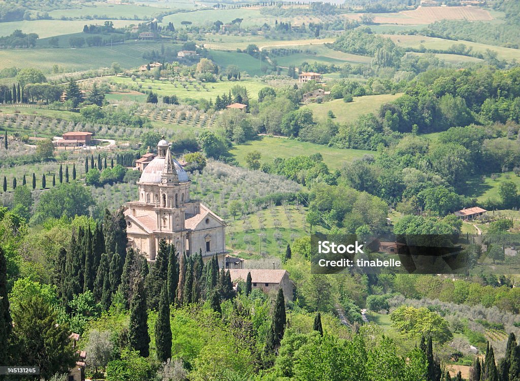 Vista della campagna toscana e cattedrale - Foto stock royalty-free di Ambientazione esterna