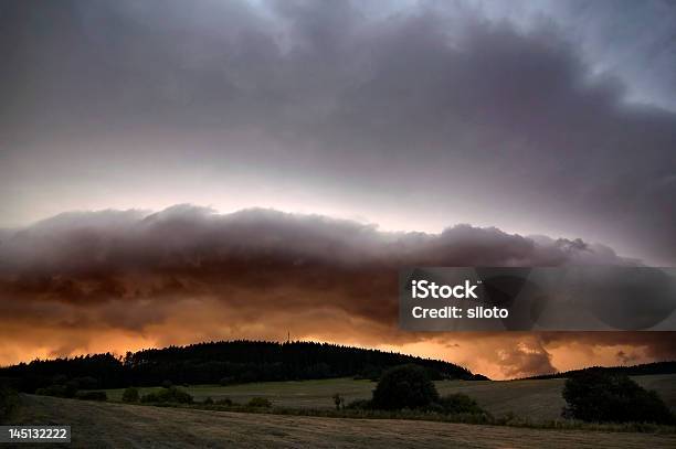 Thunderclouds - Fotografias de stock e mais imagens de Ao Ar Livre - Ao Ar Livre, Condições Meteorológicas, Cumulonimbus
