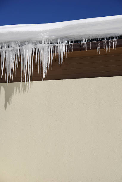 icicles. - melting ice icicle leaking стоковые фото и изображения