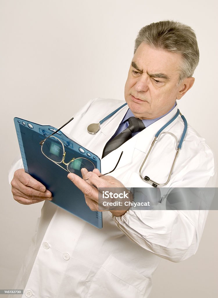 Мужской врач - - Стоковые фото Болезнь роялти-фри
