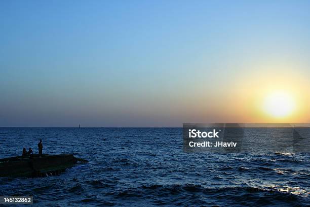 Vermelho E Laranja Pôr Do Sol Sobre O Mar - Fotografias de stock e mais imagens de Acima - Acima, Admirar a Vista, Andar