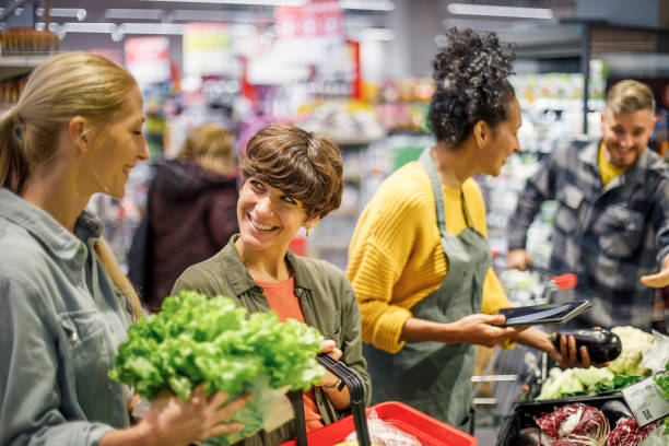 istock People in the supermarket 1451383017