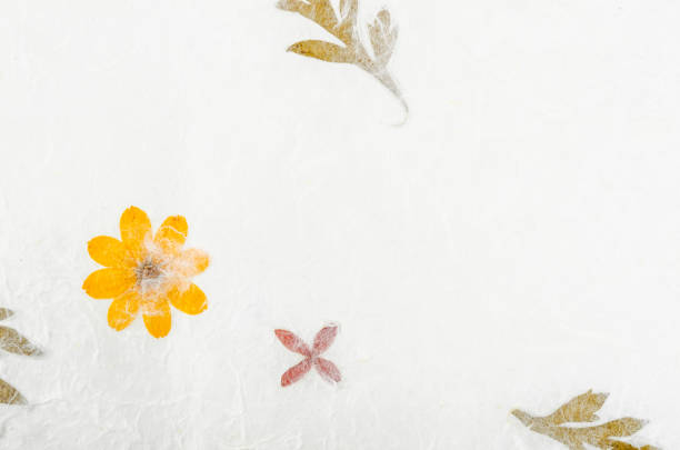 o fundo de papel reciclado e flor reciclado feito à mão. - paper mulberry japanese culture art - fotografias e filmes do acervo