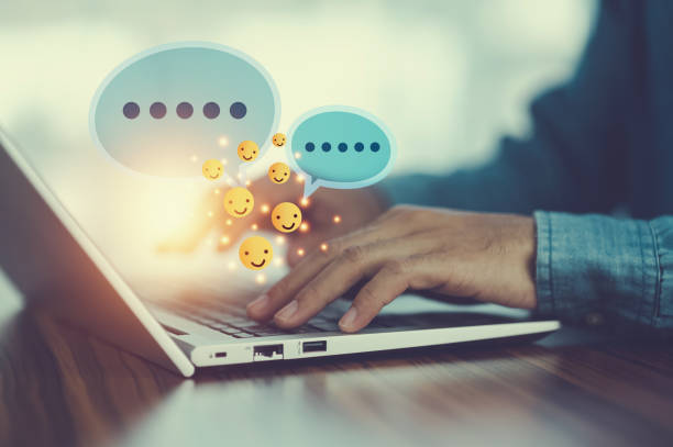 People using smartphone send message on social media People using smartphone send message on social media chatgpt gratis stock pictures, royalty-free photos & images