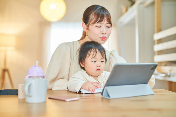 istock A woman and an infant who operate a tablet PC with a tired expression 1451439299