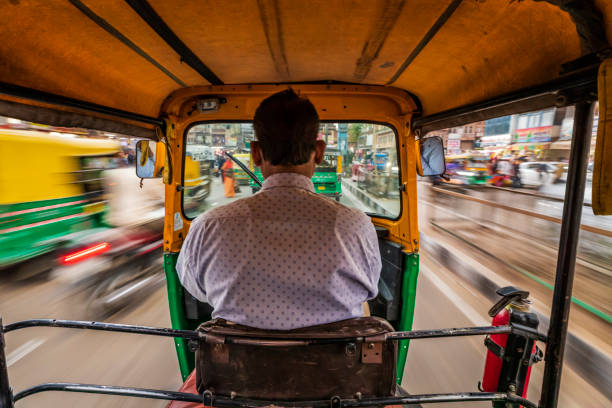 인도 사람은 드라이브 자동 인력거 (tuk-tuk), 인도 - india car indian culture indian ethnicity 뉴스 사진 이미지