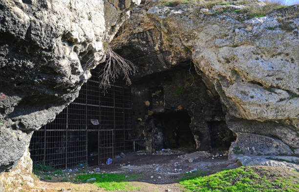 istock Yarimburgaz Caves - Istanbul 1451478201