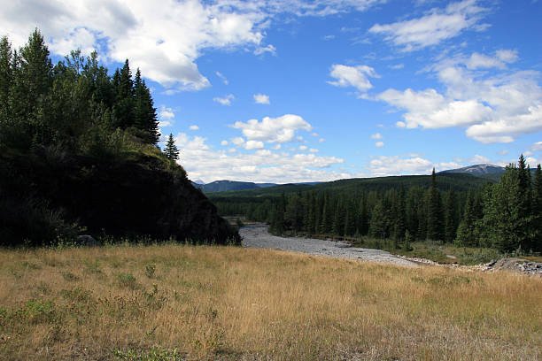 Valle di montagna, Fiume sui gomiti, Kananaskis Parco provinciale, Alberta, Canada - foto stock