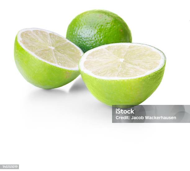 Closeup Di Lime Su Sfondo Bianco - Fotografie stock e altre immagini di Acido - Acido, Agrume, Alimentazione sana
