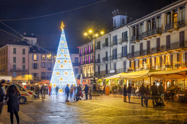 istock Christmas tree in Como town in Lombardia 1451523079