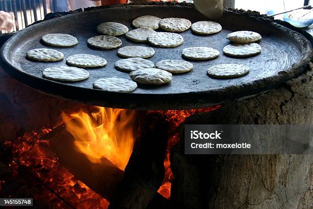 Kochen Tortillas 2 Stockfoto und mehr Bilder von El Salvador - El Salvador, Tortilla, Feuer