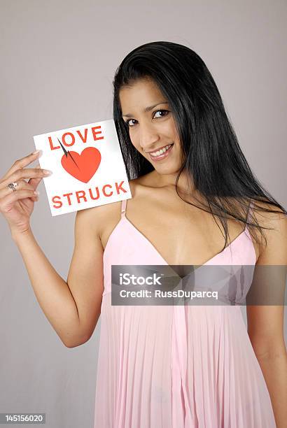 Mädchen Mit Einem Valentine Card Stockfoto und mehr Bilder von Asiatischer und Indischer Abstammung - Asiatischer und Indischer Abstammung, Attraktive Frau, Auge