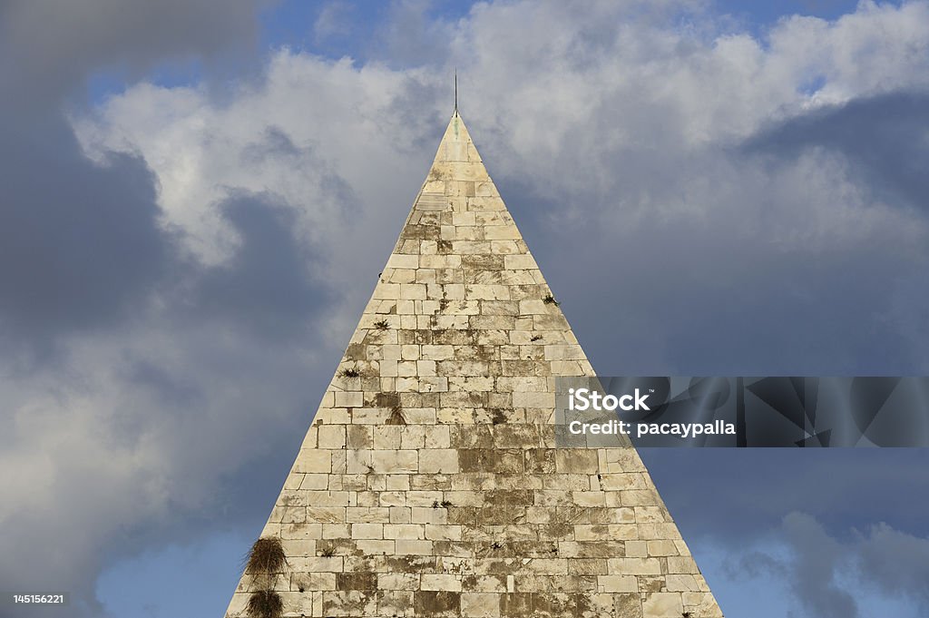 Caius Cestius Pyramid Italy - Rome - Piramide Cestia (1st century B.C.) - Caius Cestius Pyramid Rome - Italy Stock Photo