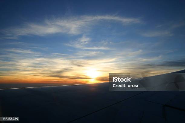 Foto de Pôrdosol e mais fotos de stock de Abstrato - Abstrato, Asa de aeronave, Avião