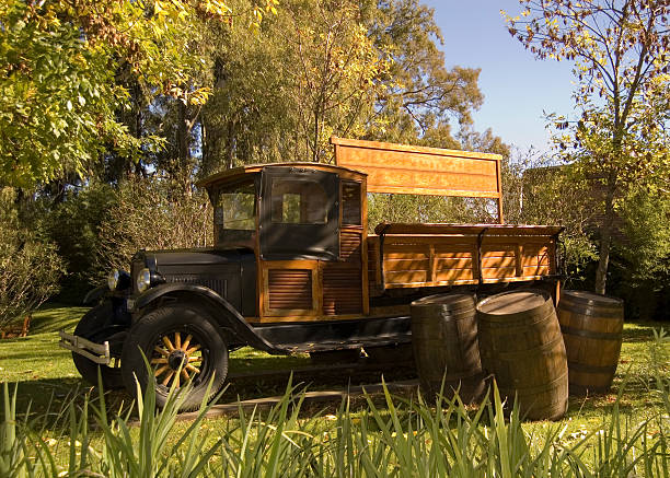 alten gleise in bereichen - woodie stock-fotos und bilder