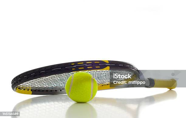 Foto de Bola De Tênis E Raquete e mais fotos de stock de Fundo Branco - Fundo Branco, Raquete de Tênis, Amarelo