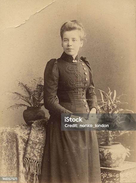 Retrato De Mujer Victoriana Nº 10 Foto de stock y más banco de imágenes de Carta - Documento - Carta - Documento, Acuerdo, Adulto
