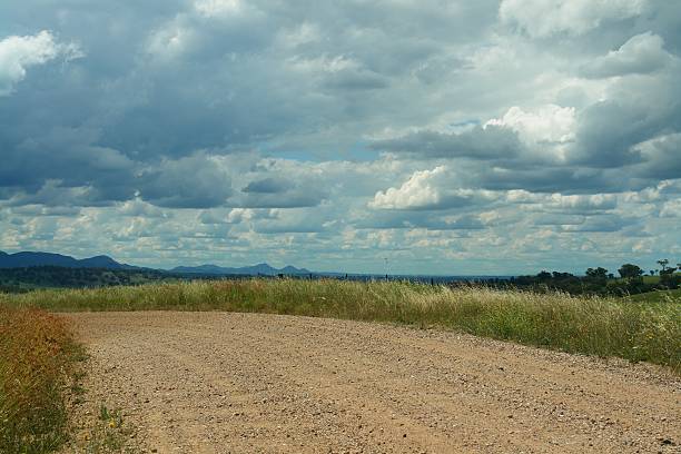 pista de mountain bike - country road australia road corrugated cardboard - fotografias e filmes do acervo