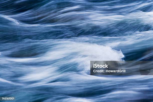 Água De Ondulação - Fotografias de stock e mais imagens de Abstrato - Abstrato, Azul, Azul Real
