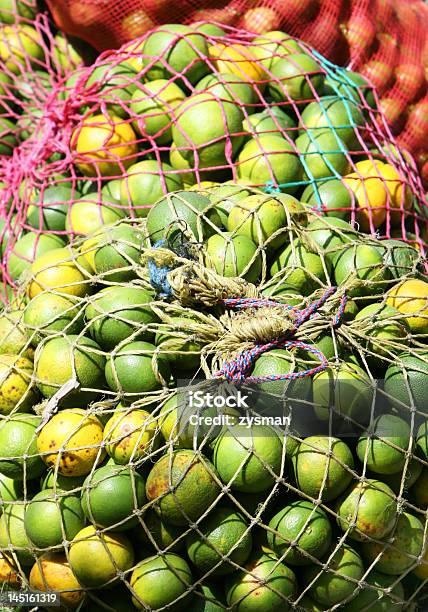Verde Naranjas Foto de stock y más banco de imágenes de Alimento - Alimento, Colorido, Cultivo