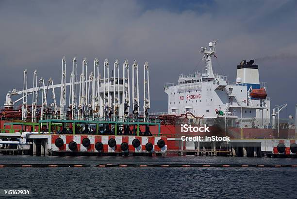 Tankercenter Stockfoto und mehr Bilder von Anlegestelle - Anlegestelle, Behälter, Benzin