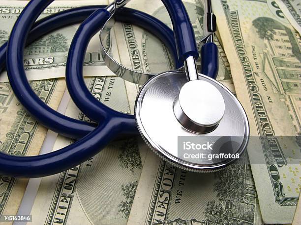 Medyczny Stetoskop I Dolar - zdjęcia stockowe i więcej obrazów Badanie lekarskie - Badanie lekarskie, Banknot, Biznes