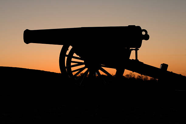 Civil War Cannon at Sunrise This confederate artillery piece overlooks the Mississippi River at Vicksburg, Mississippi. It is positioned atop a high bluff just north of the present day Mississippi River Bridge. vicksburg stock pictures, royalty-free photos & images
