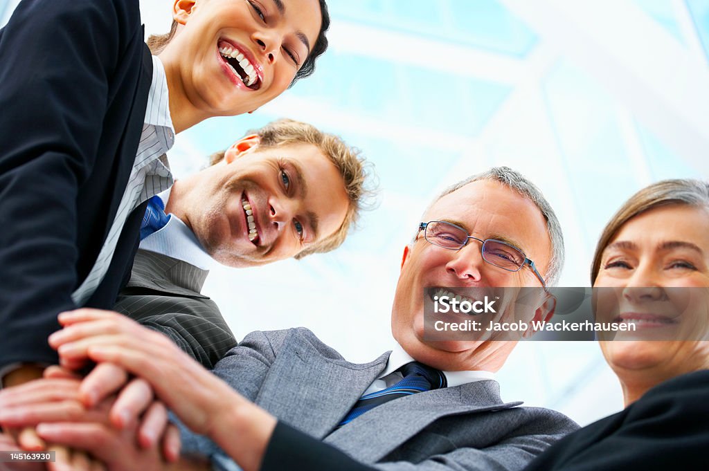 Negócios as pessoas que se juntam as Mãos - Royalty-free Divertimento Foto de stock
