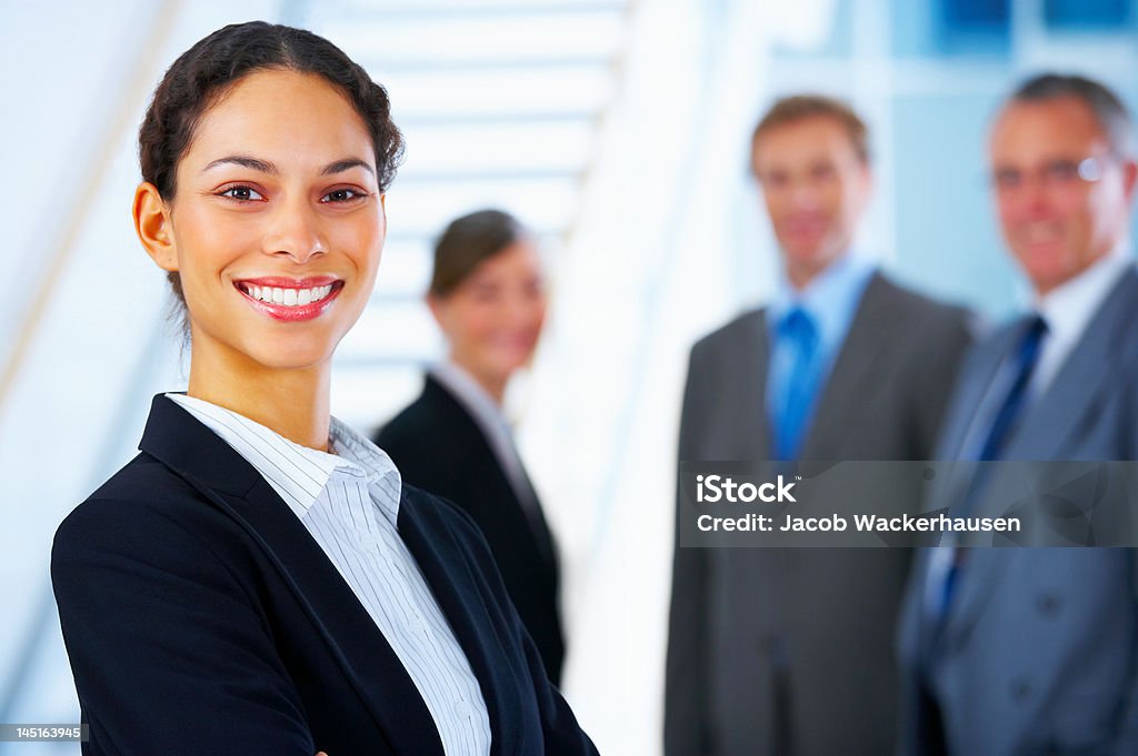 Primer plano de una mujer de negocios Sonriendo - Foto de stock de Recursos humanos libre de derechos