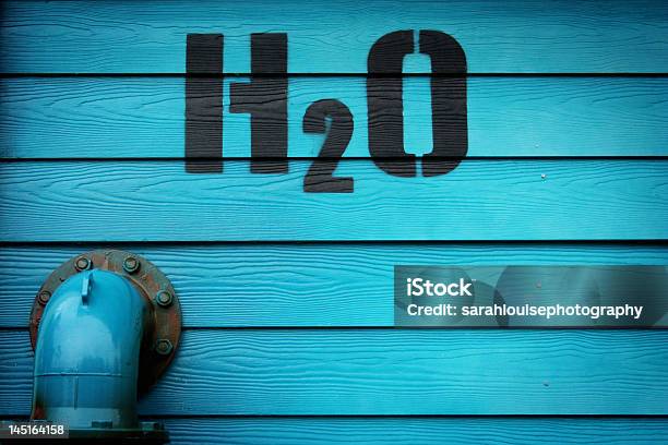 H20 Foto de stock y más banco de imágenes de Acero - Acero, Agua, Agujero