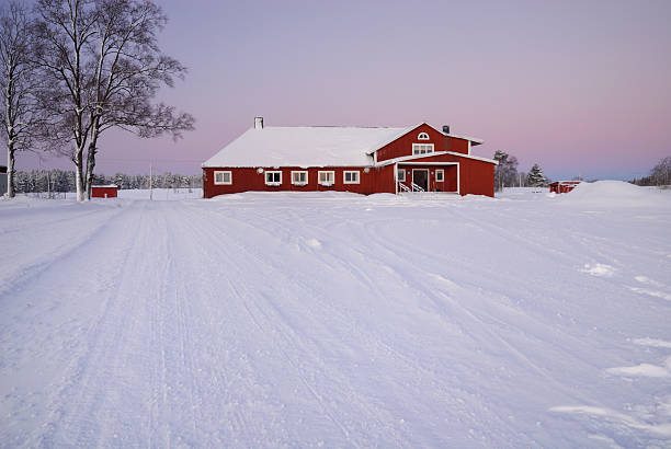 community centro - barn wood window farm - fotografias e filmes do acervo