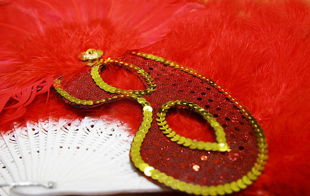 close-up de uma máscara vermelha pigmaleão - mardi gras close up veneto italy - fotografias e filmes do acervo