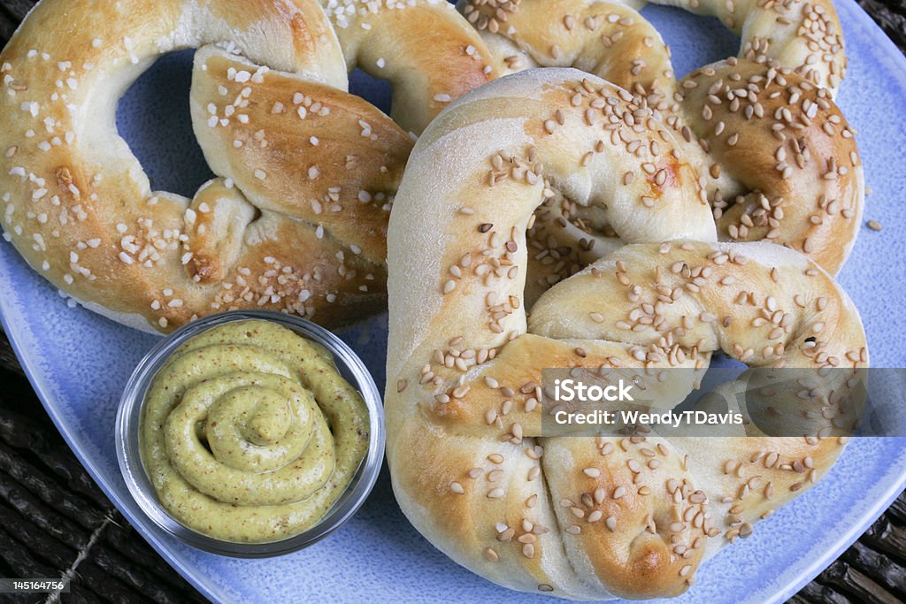 Morbido Pretzel Close-up - Foto stock royalty-free di Calore - Concetto