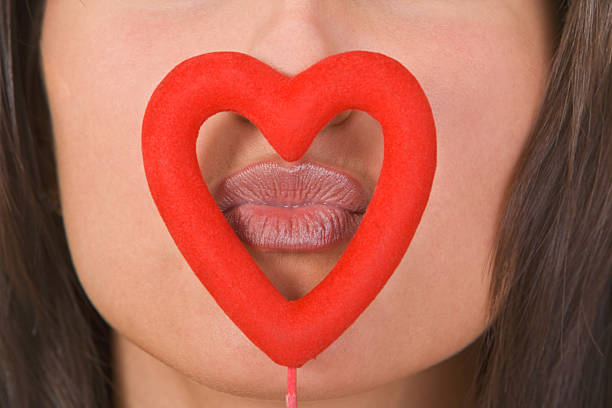 istock Kissing through the heart 145164970
