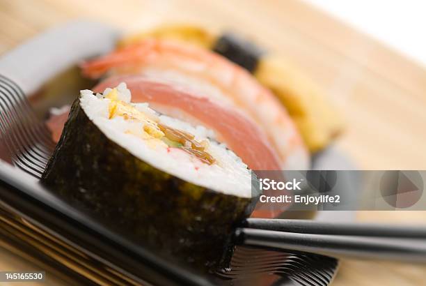 Auswahl An Sushi Stockfoto und mehr Bilder von Asiatischer und Indischer Abstammung - Asiatischer und Indischer Abstammung, Asien, Bambus - Material