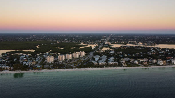 フロリダ州ボニータビーチの夕日 - bonita springs ストックフォトと画像
