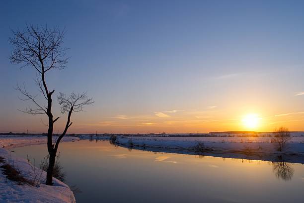 素敵な春の夜の夕日 ストックフォト