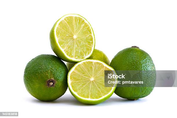 Świeże Zielone Limonki - zdjęcia stockowe i więcej obrazów Bez ludzi - Bez ludzi, Biały, Bliskie zbliżenie