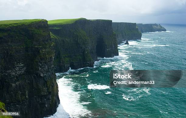 Irish Klify Moher - zdjęcia stockowe i więcej obrazów Bez ludzi - Bez ludzi, Brzeg wody, Europa - Lokalizacja geograficzna