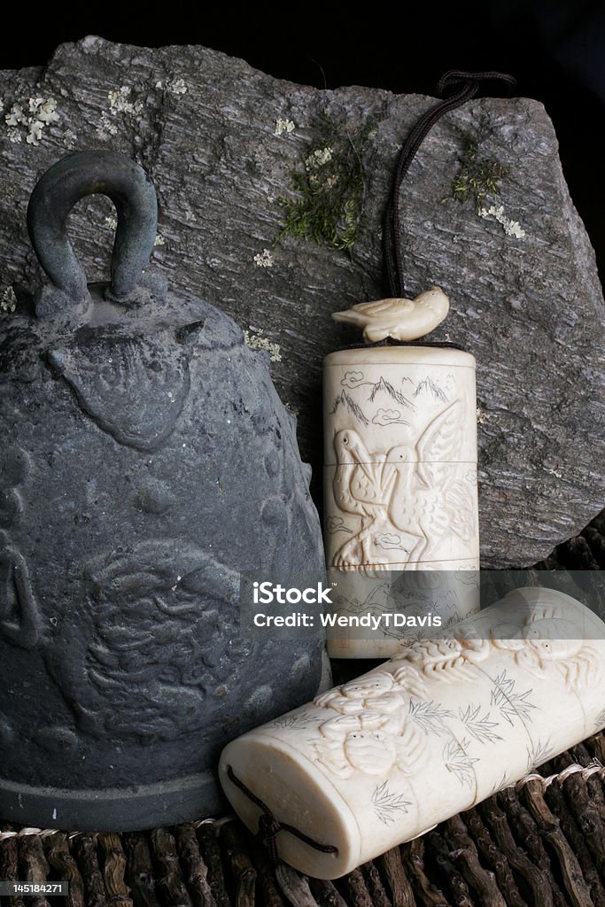 Japanische temple bell und Medizin box - Lizenzfrei Antiker Gegenstand Stock-Foto