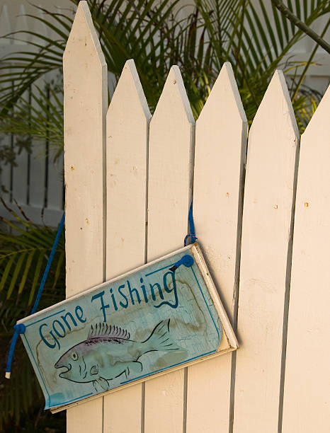 đi câu cá - gone fishing sign hình ảnh sẵn có, bức ảnh & hình ảnh trả phí bản quyền một lần