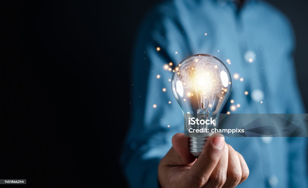Innovation through ideas and inspiration ideas. Human hand holding light bulb to illuminate, idea of creativity and inspiration concept of sustainable business development. - Royalty-free Inovação Foto de stock Innovation through ideas and inspiration ideas. Human hand holding light bulb to illuminate, idea of creativity and inspiration concept of sustainable business development. - Royalty-free Inovação Foto de stock