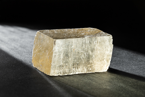 Calcita óptica o piedra curativa de repuesto de Islandia photo