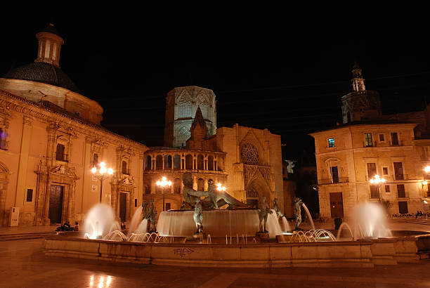 istock Plaza de la Virgen, Valencia 145188796